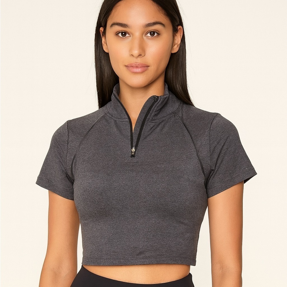 NWT Mono B Gray Mock Neck Short Sleeve Activewear Crop Top, Size Large